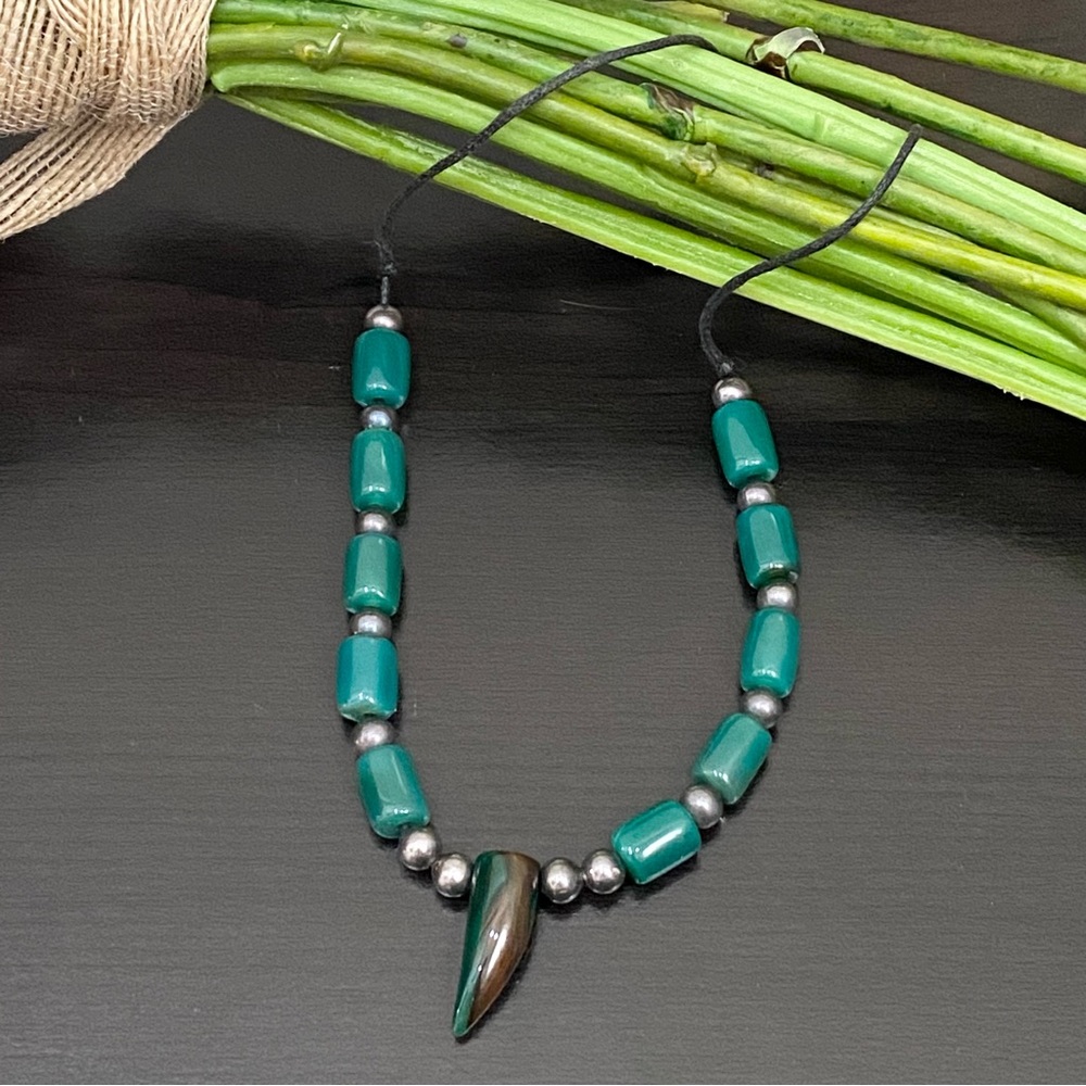 Green Gemstone Bead Tooth-shaped Pendant Cord Necklace